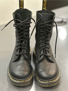 Dr. Martens 1490 Women’s Boots Size 6 Black Virginia Leather 10 Eye Excellent